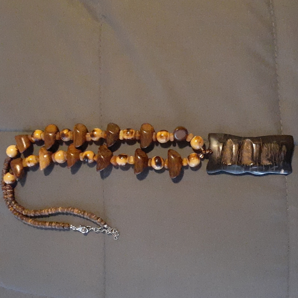 Wooden Necklace. Can I just up to 27 in ( L10 235 B1)